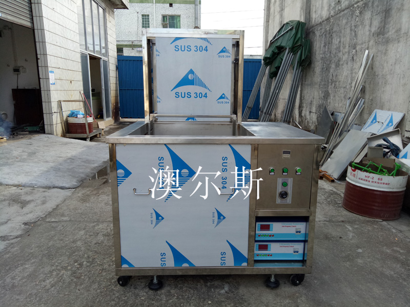 Automatic lift type ultrasonic cleaner