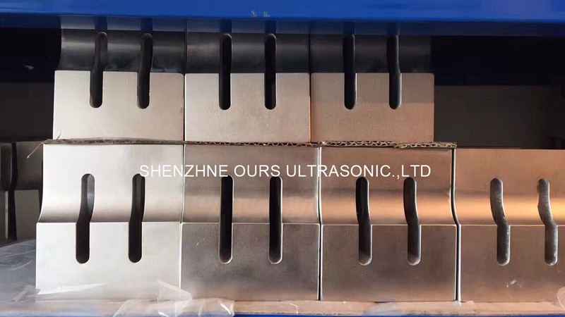 Ultrasonic welding mould