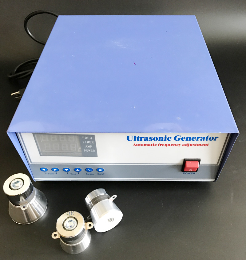 Multifrequency ultrasonic generator