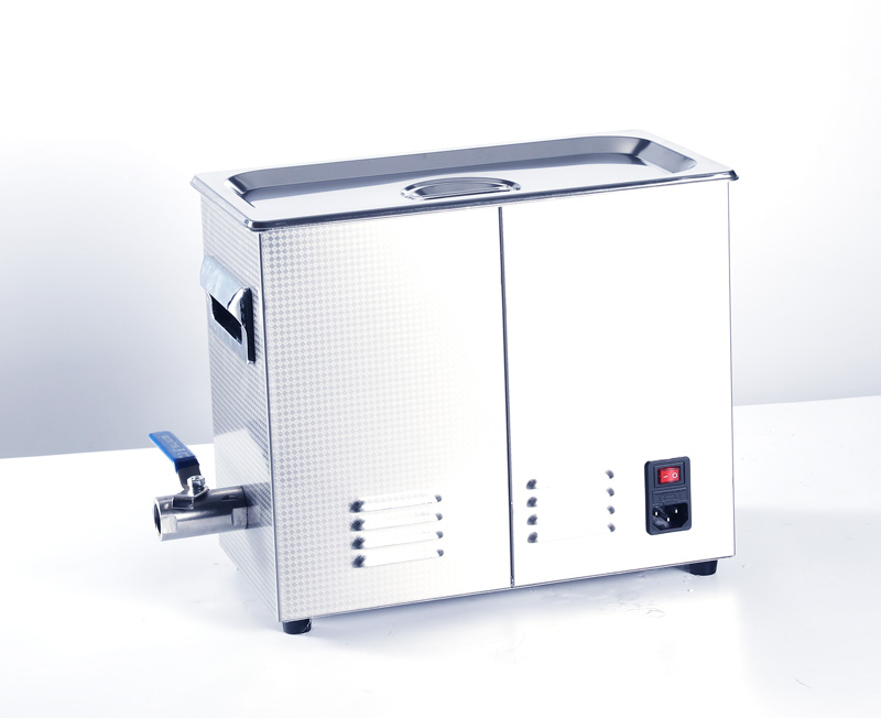 Small ultrasonic cleaner